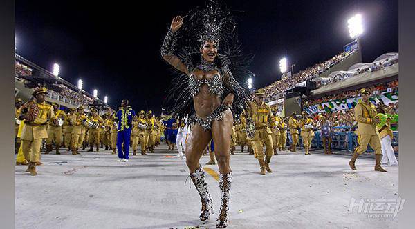 35歲練成最強(qiáng)大臀?。”环顬椤巴紊瘛?，擁有600萬(wàn)粉絲