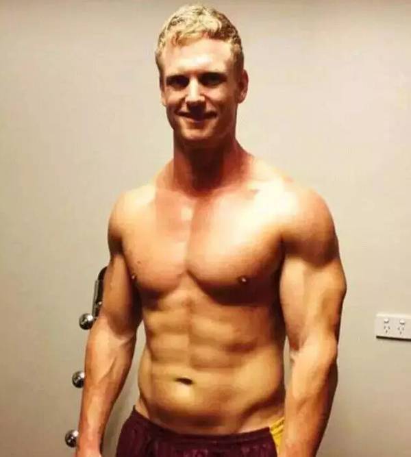 七周胖子煉出六塊腹肌的勵志故事