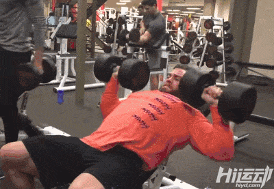 曾經是個菜鳥，直到他姐夫出現！小伙練成了少有的真空腹