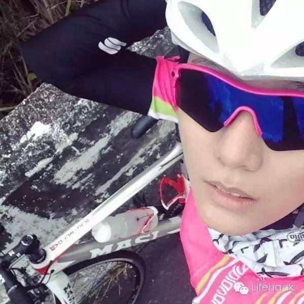 王珞丹曬性感腹肌照 最美馬甲線 王珞丹曬性感腹肌照 最美馬甲線