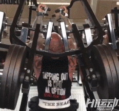 入過(guò)黑幫蹲過(guò)大獄！31歲健身逆襲成彪悍巨獸