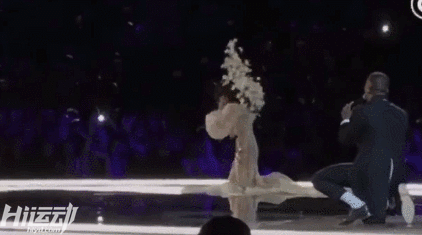 摔一跤就要退休，震動半個娛樂圈！練成維密模特多不容易