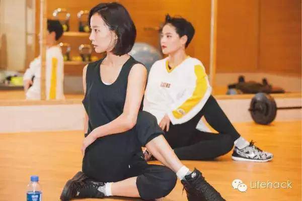 王珞丹曬性感腹肌照 最美馬甲線 王珞丹曬性感腹肌照 最美馬甲線