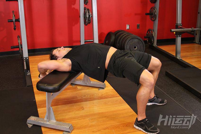 啞鈴練胸計劃 在家也能練出大胸肌