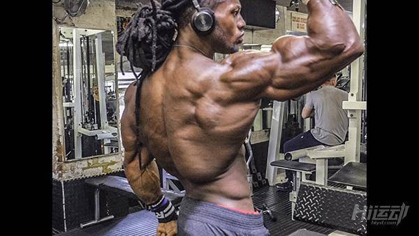 4組背部力量訓練動作！“大屌哥”教你練出厚實背部