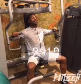 為了拍攝《黑豹》，男2號瘋狂增肌練身材，風頭蓋過男主