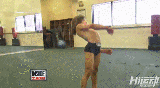 小巨人8歲臥推95公斤！每天600個俯臥撐，300次深蹲