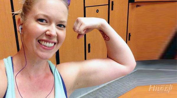 產(chǎn)后身材變形成胖媽！健身1年后蛻變?nèi)A麗小姐姐