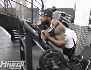 4歲失去雙腿，卻不滿足于假肢能站立！挑戰健身終成冠軍