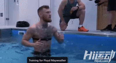 一個修理工靠女友養活幾年：苦練拳擊，冠軍金腰帶拿到手軟