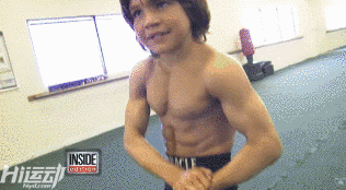 小巨人8歲臥推95公斤！每天600個俯臥撐，300次深蹲