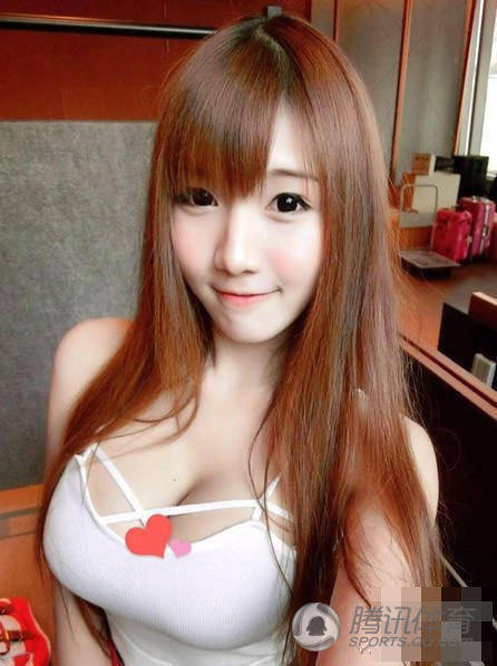 泰國(guó)主播棒糖妹曬私照 “球”賽又升級(jí)