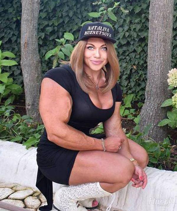 健身版的“朱莉”！91年妹子發(fā)現(xiàn)健身天賦后，練太大塊了！