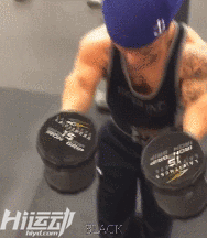 身高1米2卻夢想當消防員，付出百倍努力健身成小巨人