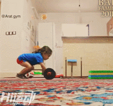 年僅4歲的“小姑涼”一身肌肉，競對(duì)父親下如此狠手！