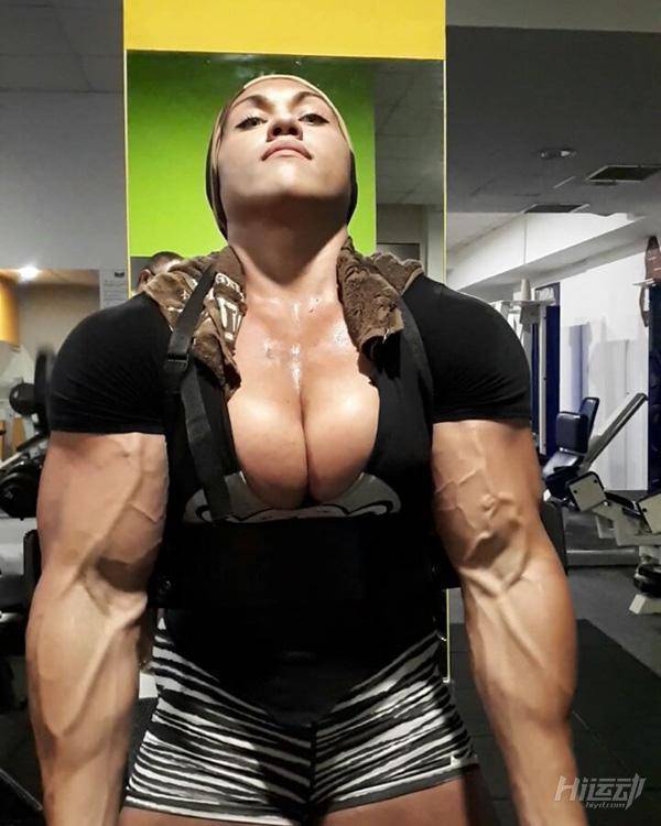 健身版的“朱莉”！91年妹子發(fā)現(xiàn)健身天賦后，練太大塊了！