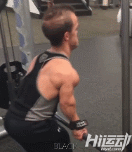 身高1米2卻夢想當消防員，付出百倍努力健身成小巨人