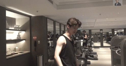 鹿晗出道這四年的肌肉成長(zhǎng)史