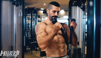 武打明星健身很霸道！占用他的器械，直接叫人滾開