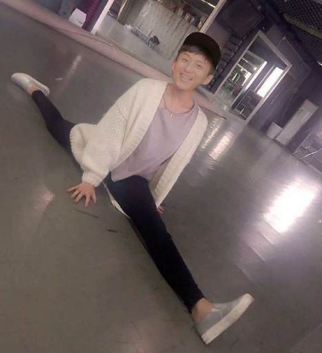 鄧超又來惡搞了 曬一大波PS版一字馬