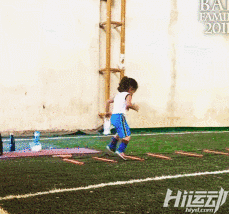 年僅4歲的“小姑涼”一身肌肉，競對(duì)父親下如此狠手！