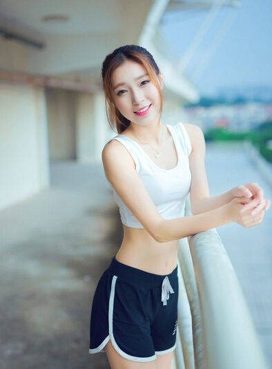 學(xué)生妹跑步寫真 清純裝扮活力滿滿
