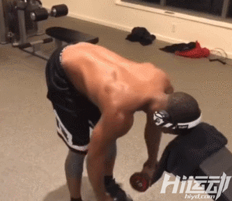 為了拍攝《黑豹》，男2號瘋狂增肌練身材，風頭蓋過男主