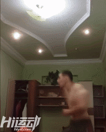 俄羅斯小伙靠“隆”手臂成網(wǎng)紅？用生命在作死！手臂爆了