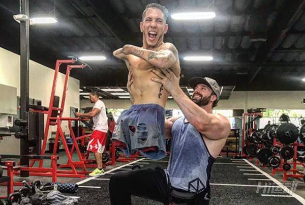 出生只有一只胳膊一條腿，身材卻比正常人都強百倍！