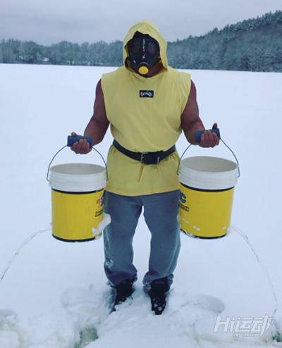 健身器械自己造：廢銅爛鐵加冰塊，冬季健身燥起來！