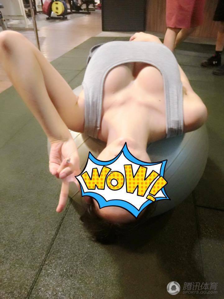 乳媚娘自曝整容隆胸 火爆身材狂吸睛