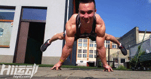 不用器械4年徒手健身！小伙從瘦“鵪鶉”到“肌霸”完美蛻變！