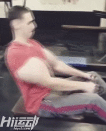 俄羅斯小伙靠“隆”手臂成網(wǎng)紅？用生命在作死！手臂爆了