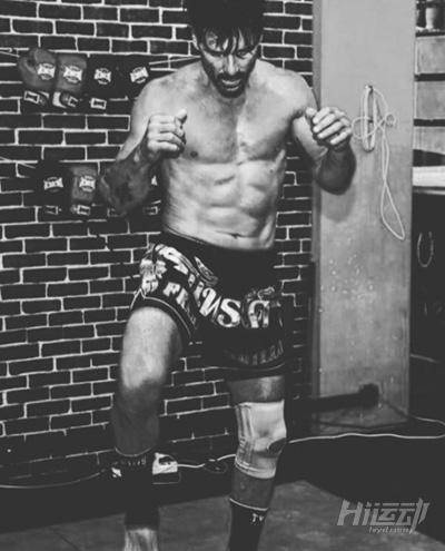 吳京的對(duì)手不簡單！50多歲這么能打，看他是如何健身的