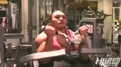 健身版的“朱莉”！91年妹子發(fā)現(xiàn)健身天賦后，練太大塊了！