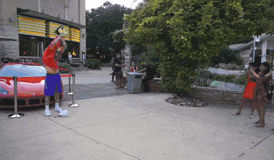 男人好身材對妹子的吸引力有多大？健身小哥街頭實驗