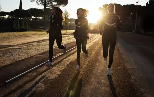 每天做愛(ài)3次 英國(guó)中年女1年減走100斤 每天做愛(ài)3次 英國(guó)中年女1年減走100斤