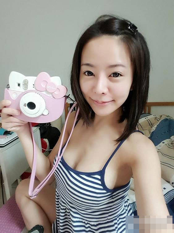 一字馬運動萌妹走紅 高顏值辣身材