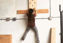 這個11歲蘿莉讓很多人汗顏!硬拉深蹲樣樣精通