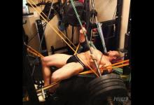 國外大爺挑戰(zhàn)街頭健身小伙！這么強壯活該他裝逼成功