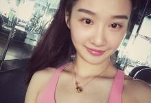 美女緊身衣出鏡 香汗淋漓長腿逆天