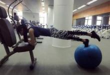 蹦床公主逆天健身照 自嘲水桶腰