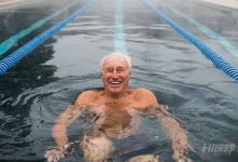 美國98歲服裝巨頭創始人，為什么他能健康事業雙豐收？