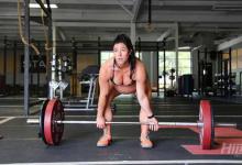 預產期還有5天，她還在健身房硬拉！