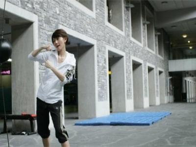 產婦練產后瑜伽減肥塑身,明星產后減肥實力證明