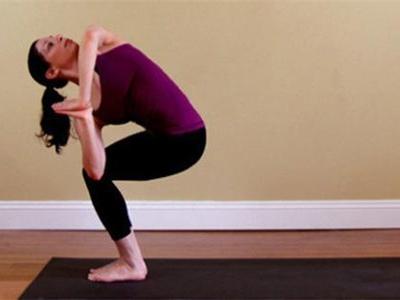 女性脖子酸痛怎么辦?一組簡單的瑜伽動作就能幫你消除疼痛