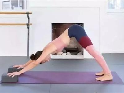 練習瑜伽動作不標準怎么辦?巧用瑜伽磚可以事半功倍