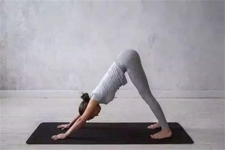 女性練好瑜伽體式,瘦身減肥輕松突破,氣質也會改變許多-易網<a href=http://www.jsjjzhkt.cn/ target=_blank class=infotextkey>健康養生</a>網 女性練好瑜伽體式,瘦身減肥輕松突破,氣質也會改變許多