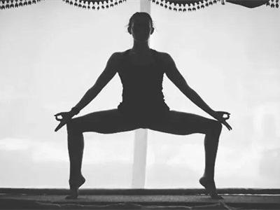 兩組有利于減肥的瑜伽動作,滿足你所有對美的追求