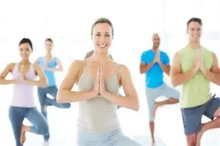 適合女性的瑜伽減肥動作,輕松減肥甩掉小肚腩-易網(wǎng)<a href=http://www.jsjjzhkt.cn/ target=_blank class=infotextkey>健康養(yǎng)生</a>網(wǎng) 適合女性的瑜伽減肥動作,輕松減肥甩掉小肚腩